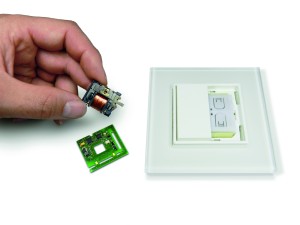  In the Sauter ecoUnit wireless room operating unit, a temperature sensor powered by a solar cell has enabled increased comfort with significantly reduced energy consumption