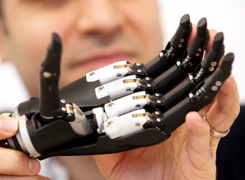 Artificial hand senses temperature and pressure