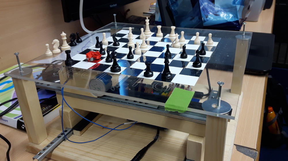 Arduino moves chess pieces using AI