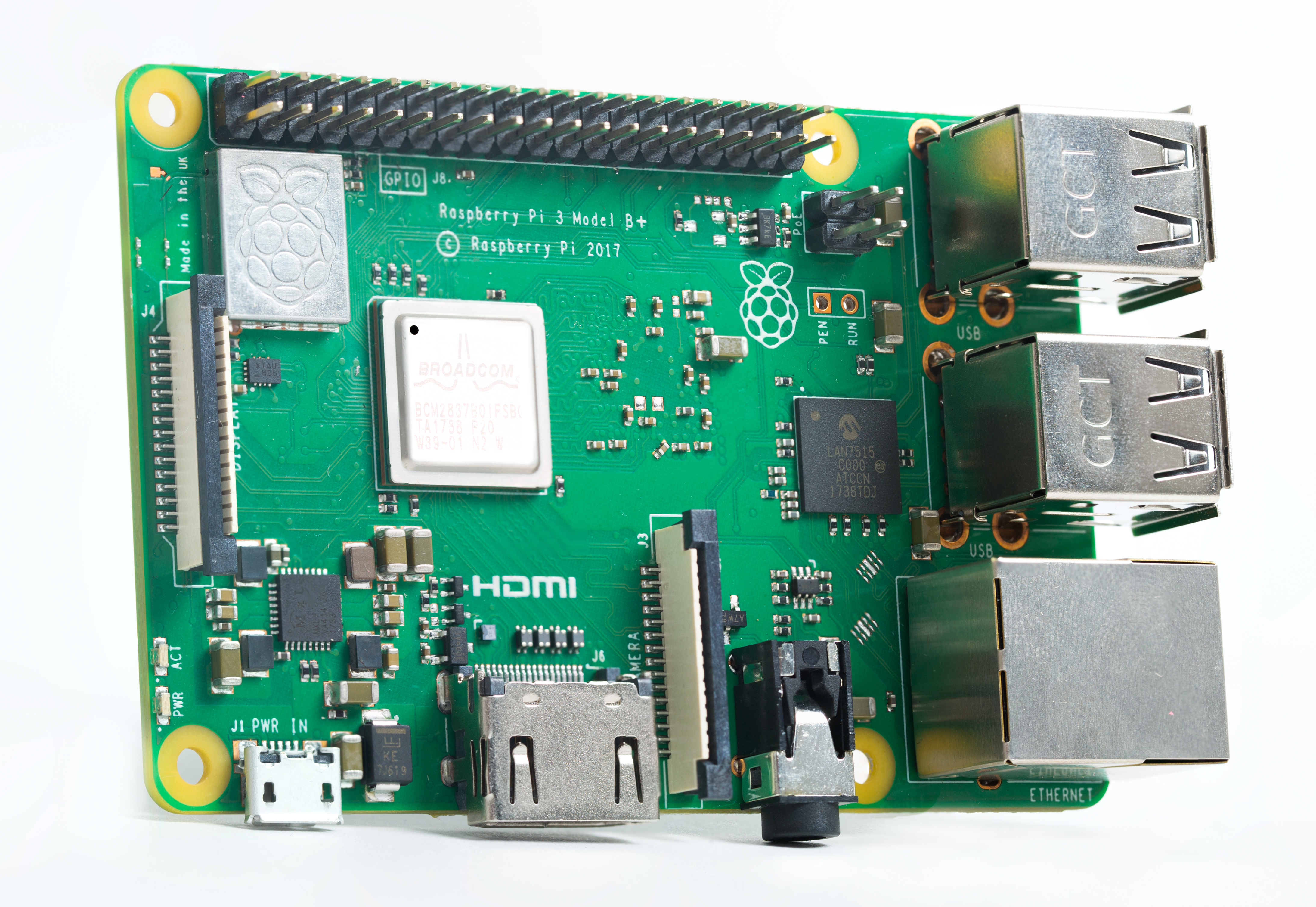  Raspberry Pi 3 Model B Board : Electronics