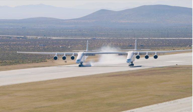 Gadget in Extremis: World’s largest plane Stratolaunch launches