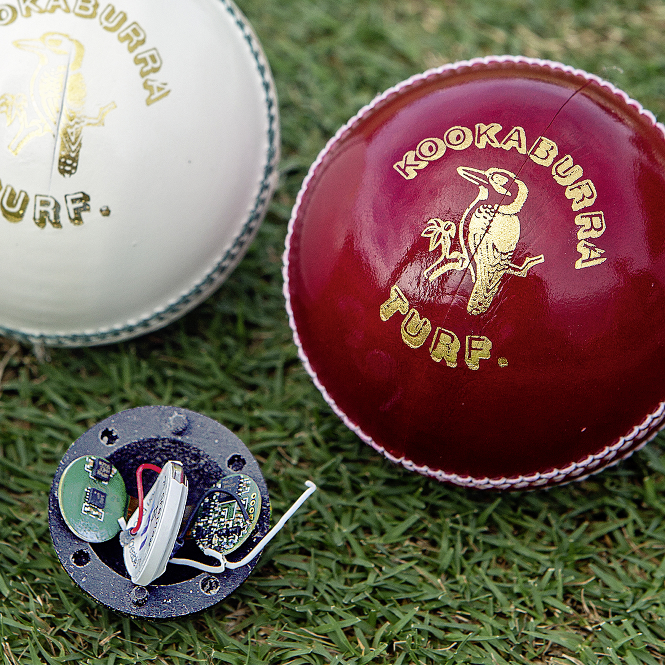 Champagne Uitbeelding Walging Smart Cricket Ball measures your bowling performance