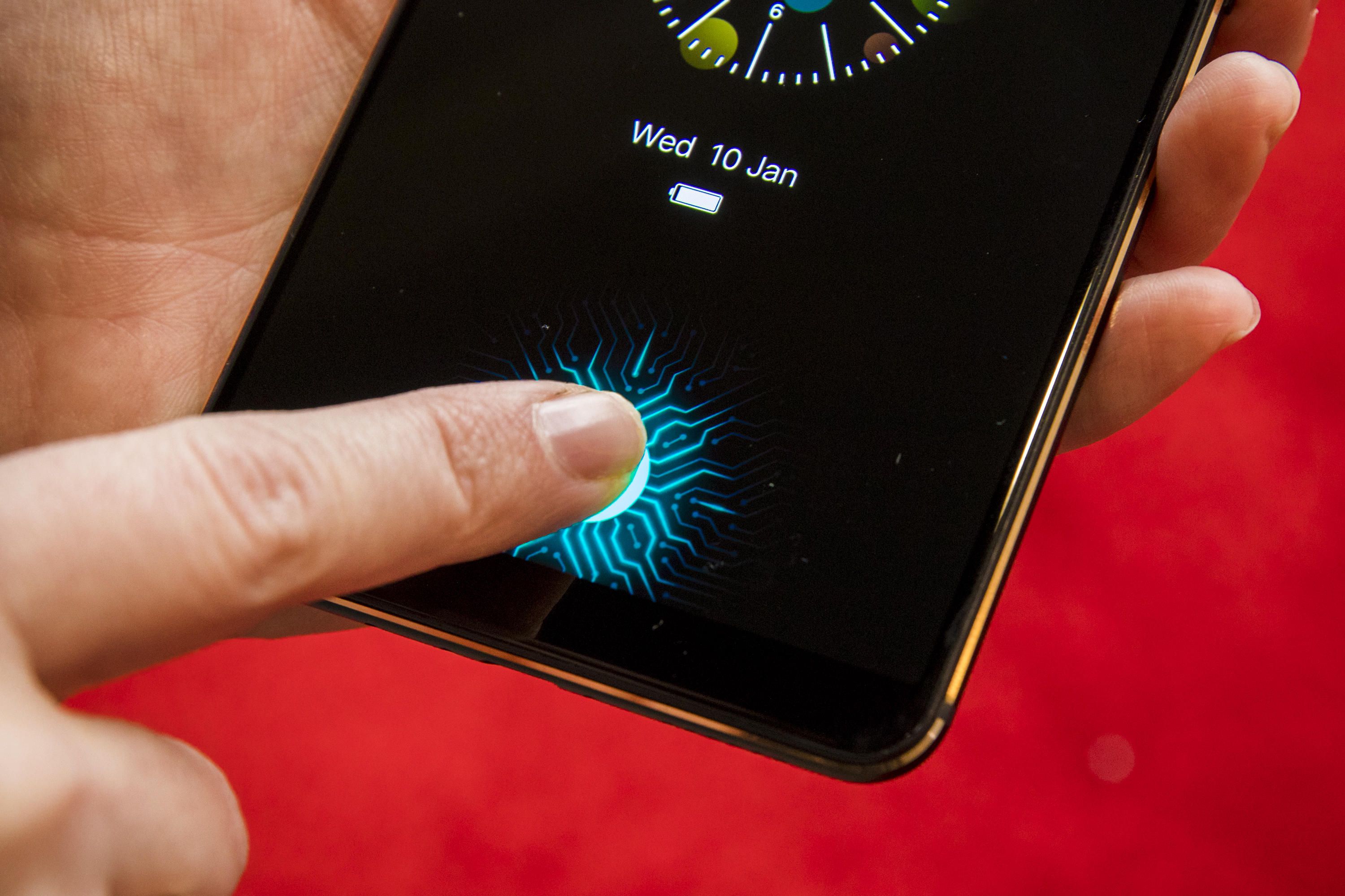 Отпечаток пальца на телефоне редми. Samsung Galaxy a51 отпечаток пальца. Vivo v21e сканер отпечатков пальцев. Сканер отпечатка пальца на экране vivo. S22 ультра сканер отпечатков пальцев.