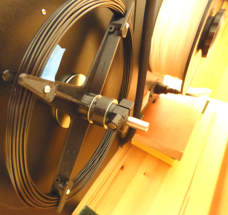aanpassen koppel Correspondentie Adventure in new lock-down: a 3d printed filament spool holder