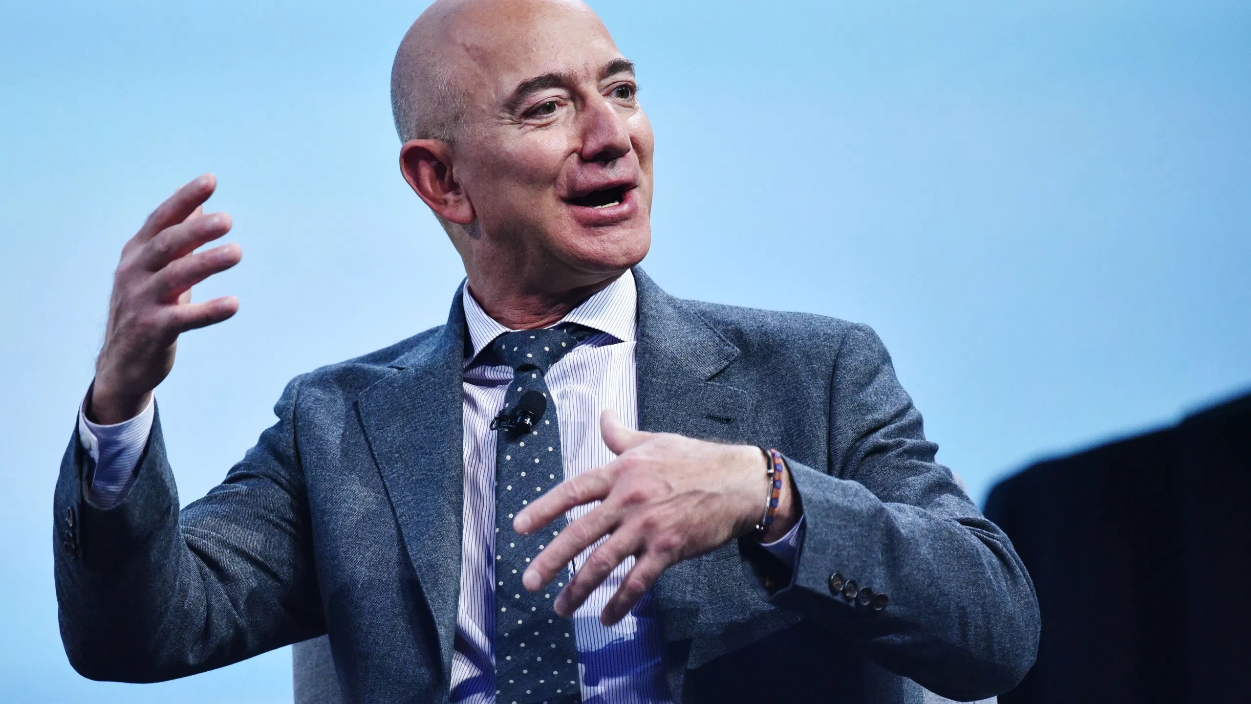 "Keep Inventing" Bezos tells Amazonians - Vimarsana News