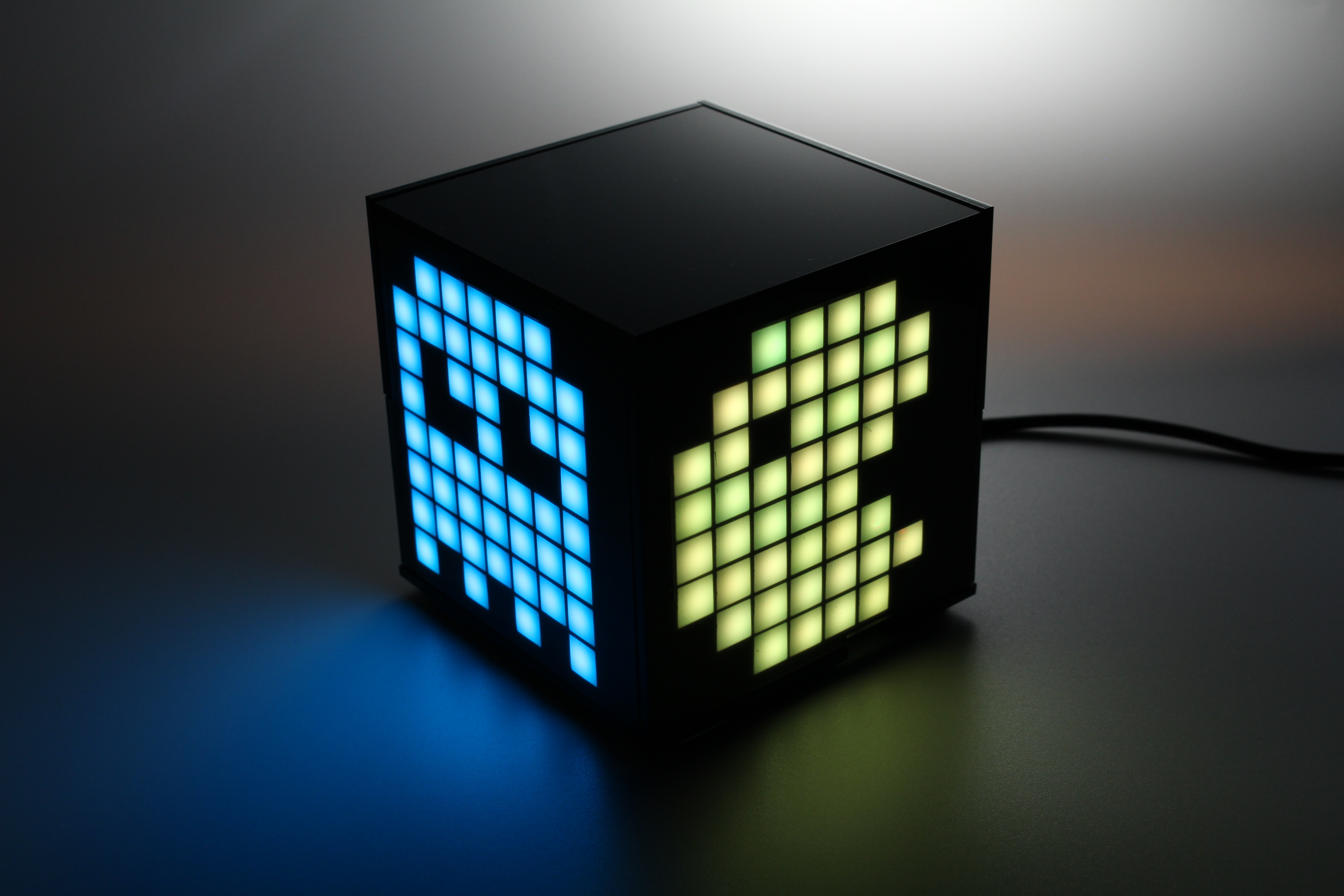 Cube programmer. Светодиодный кубик Рубика. QR куб. Электрический куб. Полуоткрытый куб.