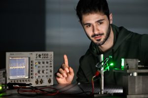 Riccardo Ollearo of TU Eindhoven having his pulse measured by photodiode