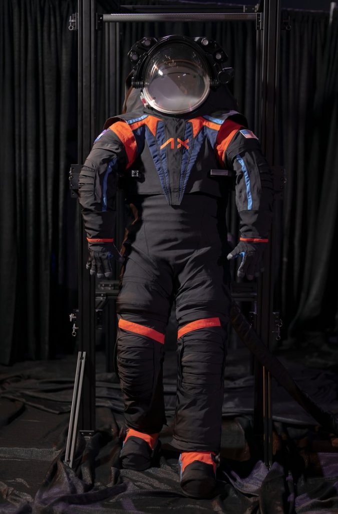 Picture of the Day: Axiom unveils next-gen astronaut spacesuit for Moon landings