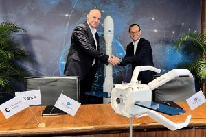 Luc-Piguet-ClearSpace-CEO-and-co-founder-and-Stephane-Israel-Arianespace-CEO-signing-a-contract-for-the-launch-of-the-ClearSpace-1-mission-due-in-2026.-%C2%A9-Arianespace-ClearSpac-300x200.jpg