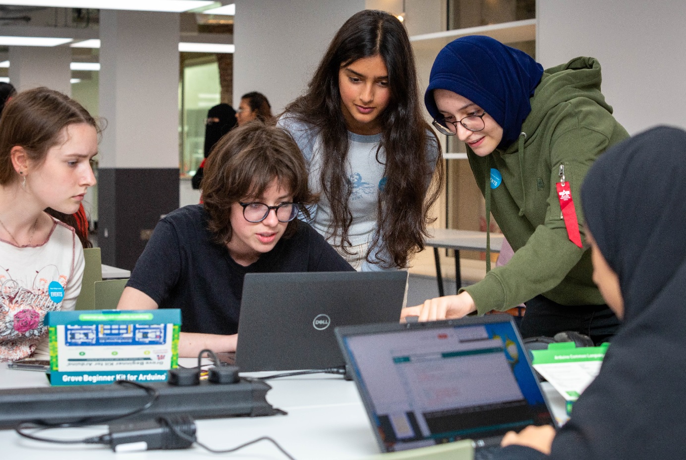 Apple, UKESF strengthen ‘Girls into Electronics’ partnership