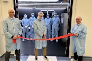 SSTL-Optical-Clean-room-Opened-by-Paul-Bate-Jan-25-600-300x200.jpg