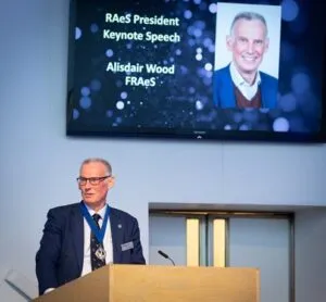 रॉयल एयरोनॉटिकल सोसाइटी के अध्यक्ष - एलिसडेयर वुड FRAeS