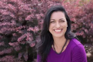 जेसिका गोमेज़ दुष्ट माइक्रोवैली डिवाइसेस