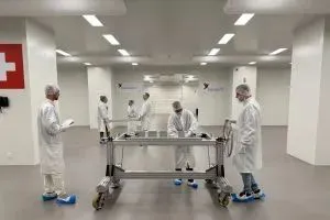 SWISSto12-cleanroom4_crop-1-2048x1297-1-300x200.webp