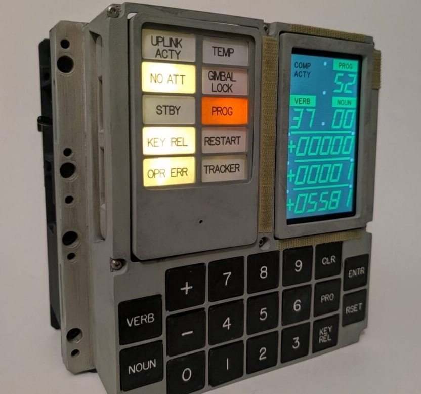 Raspberry Pi emulates Apollo Command Module and Lunar Module