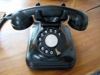 swiss-bakelite-phone.jpg