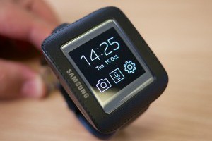 wearables-Samsung_Galaxy_Gear_in_cradle-300x209-300x200.jpg