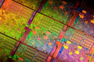 idf-2009-fall-32nm-westmere-wafer-624x444-300x200.jpg